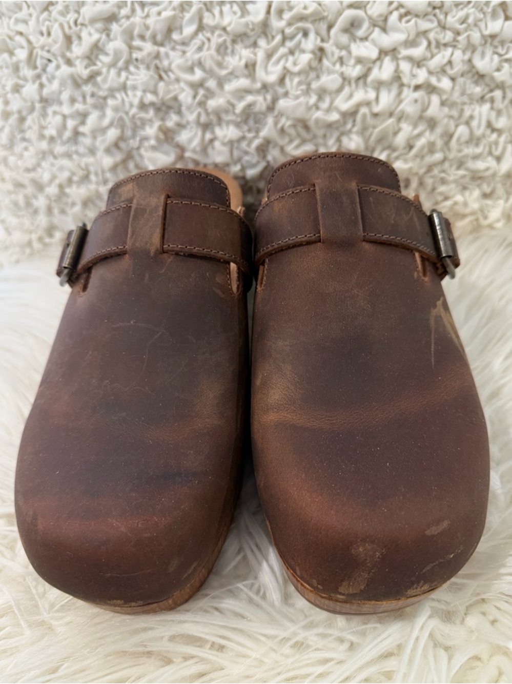 Women’s NEW White Mountain Brown Leather Clogs